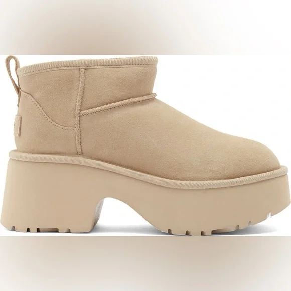 Classic Ultra Mini New Heights Platform Boot (Women) NWOT - Picture 3 of 7